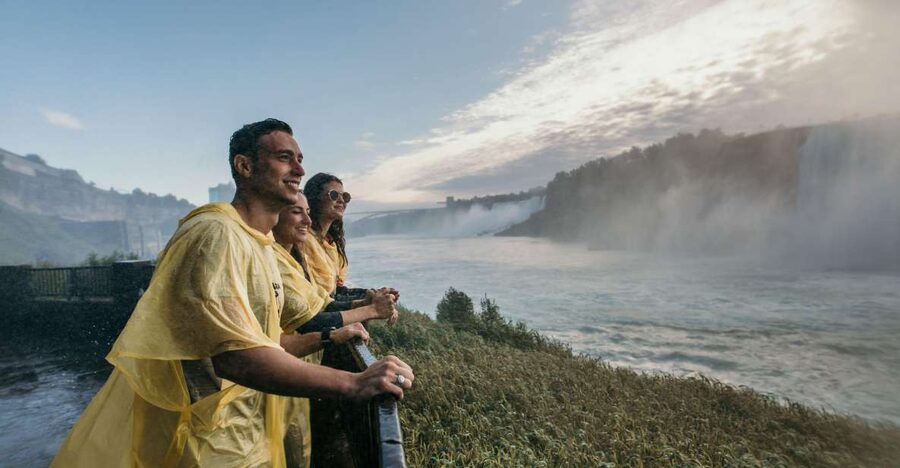 Niagara Falls Scenic Day Tour from Toronto Airport Pickup - Three Hours at Niagara Falls, From Close-Up Views to Clifton Hill