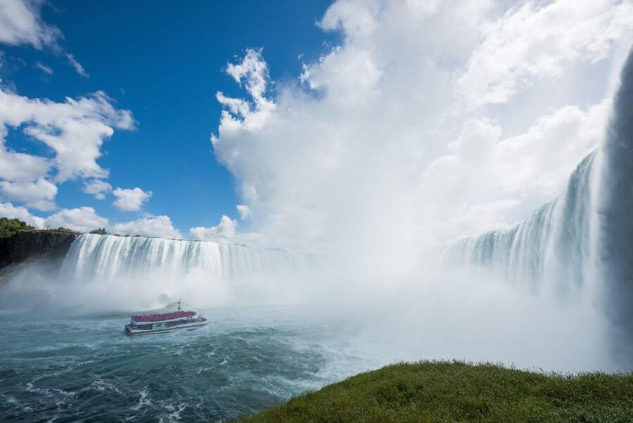 Niagara Falls Scenic Day Tour from Toronto Airport Pickup - Niagara Parkway Photo Stops: Floral Clock, Whirlpool, and Power