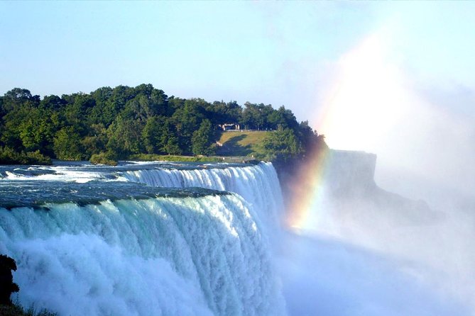 Niagara Falls Tour from Toronto with Winery & Niagara on The Lake - The guides and drivers: what helps the day flow