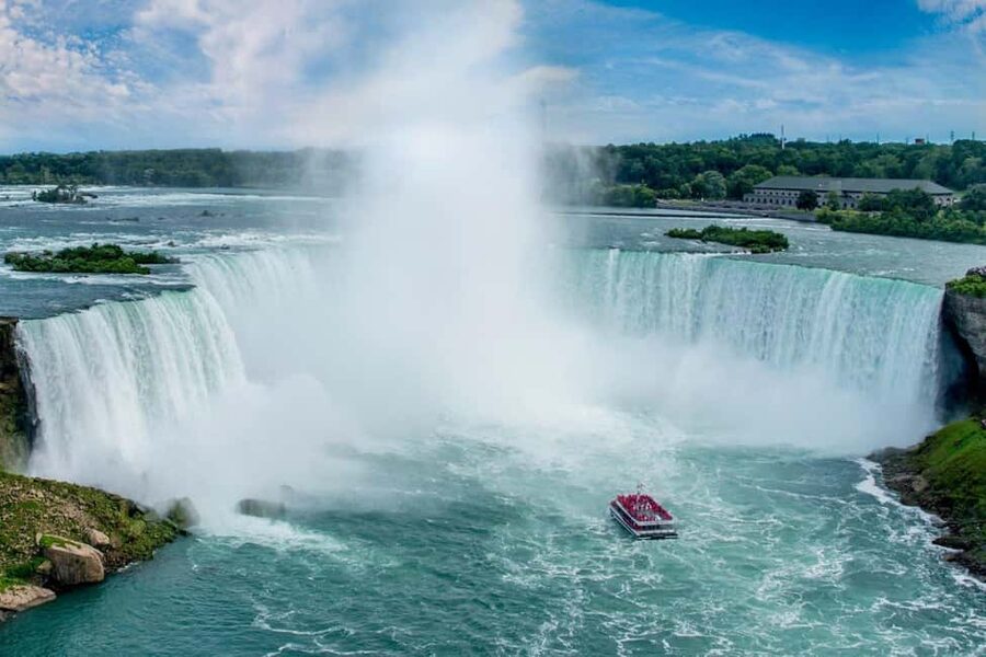 Niagara Falls: Walking Tour with Skip-the-Ticket-Line Boat - Meeting by Hard Rock Cafe, then walking toward the Falls