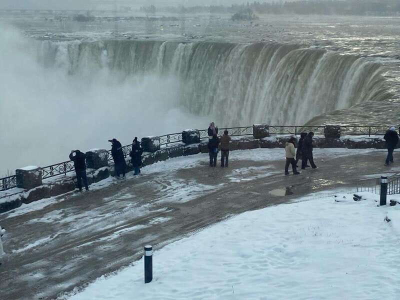 Niagara Falls: Winter Wonder Tour - Table Rock House viewpoints, Queen Victoria Park, and Horseshoe Falls