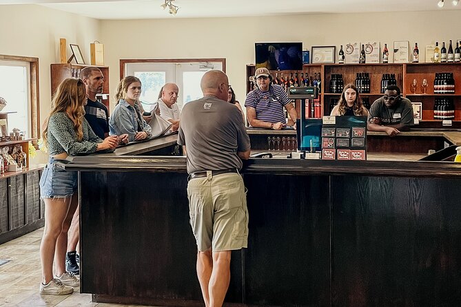 Niagara-on-the-Lake Cycle and Wine-Tasting Tour with Optional Lunch - Lunch and food: what full-day does differently
