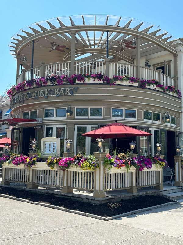 Niagara-on-the-Lake: Guided Walking Tour - Key Things You’ll Notice Right Away