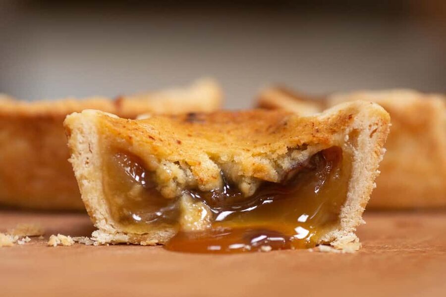 Niagara-on-the-Lake: Ultimate Canadian Food & Wine Tour - Queen Street, 150 minutes, and a guide who keeps it moving