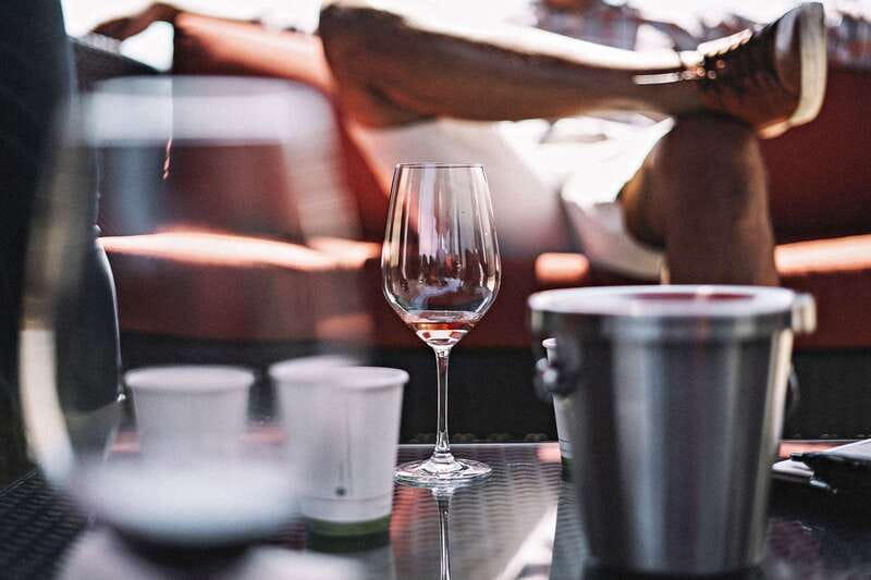 Niagara-on-the-Lake: Wine & Charcuterie Tour with Tastings - Old Town Niagara-on-the-Lake: 70 minutes to reset and eat