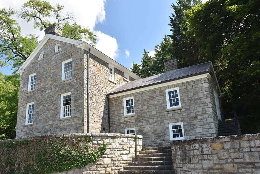Niagara: Ultimate Day Tour including Niagara-on-the-Lake - Niagara Falls free time plus a Table Rock window that actually matters