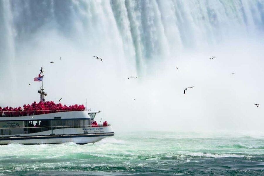 Niagara: Ultimate Day Tour including Niagara-on-the-Lake - The guide, the weather, and how the day stays on track