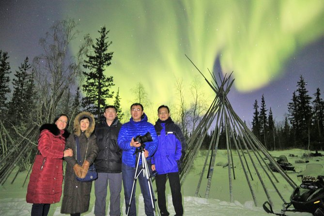 Northern Lights Tour Yellowknife - Getting picked up for a 9:30 pm aurora chase