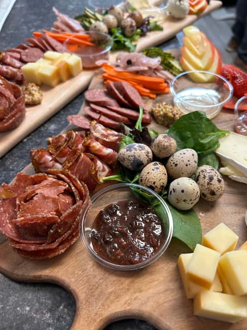 Okanagan Blackberry Fest; Wine Flights & Charcuterie Kelowna - Arrival drinks: blackberry sangria, honey wine, and mocktail options