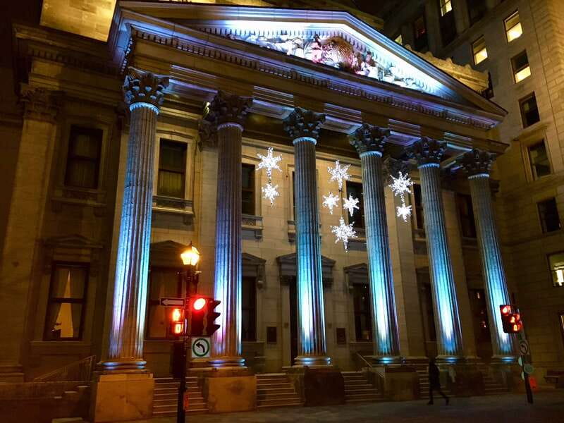 Old Montréal Small-Group Christmas Tour - Place d’Armes and Notre-Dame Basilica, with a seasonal interpretation