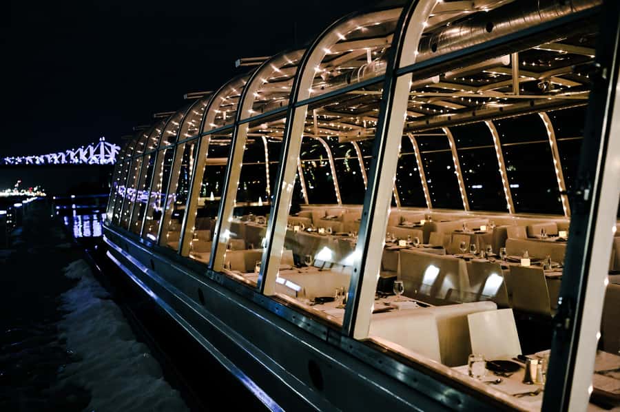 Old Port Montreal: Frosted Evening Dining Under the Stars - Service, Comfort, and Footing Tips in Icy Dock Areas