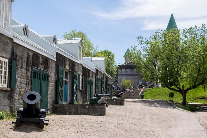 Old Quebec City Food Tour with 10+ Autentic Local Tastings - Alcohol Pairings: Wine and Gin Without Turning It Into a Bar Crawl