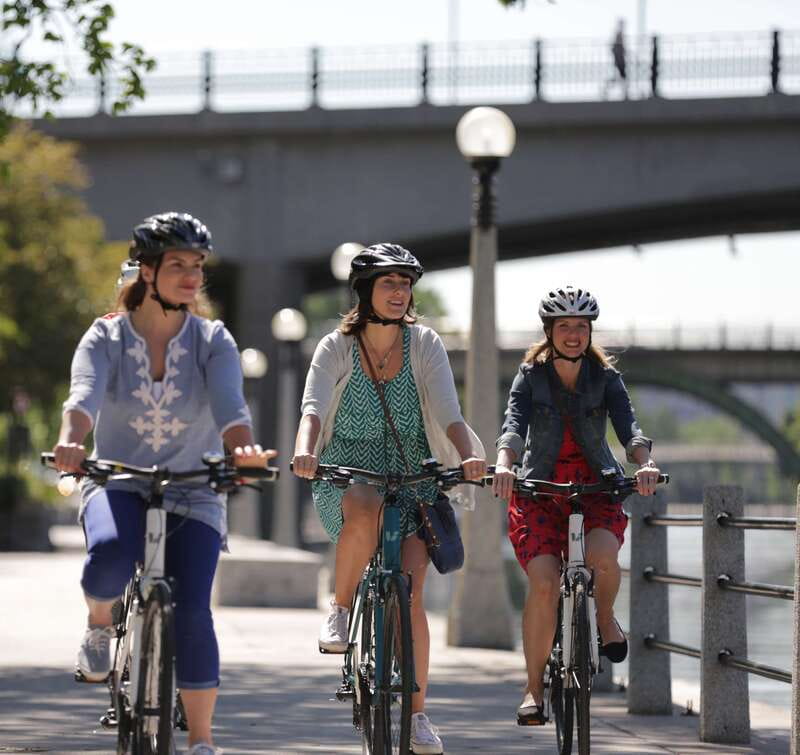 Ottawa: 4-Hour Bike Rental - How the start point works near the Chateau Laurier and Senate