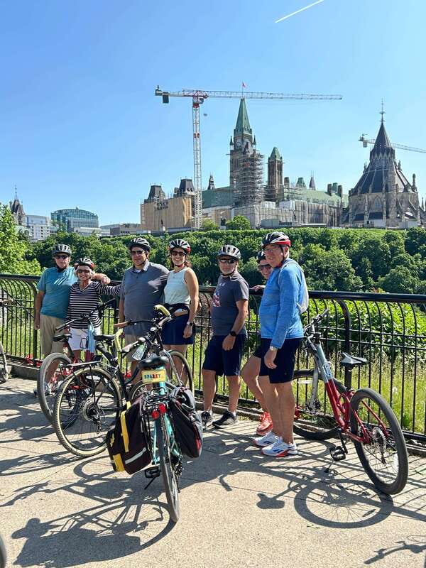 Ottawa: 4 or 8-Hour Bike Rental with Self-Guided Tour - Neighborhood vibes and shopping on two wheels
