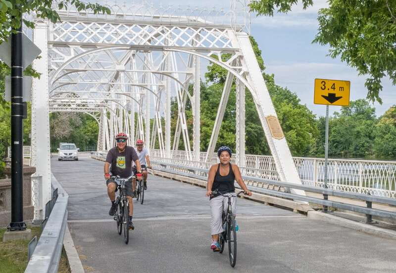 Ottawa: 4 or 8-Hour Bike Rental with Self-Guided Tour - Regular bike vs electric bike: choosing power for Ottawa’s day