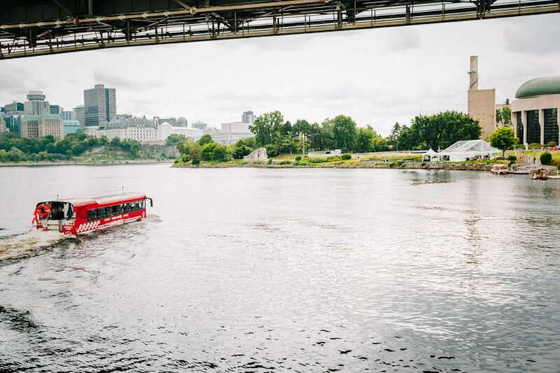Ottawa: Bilingual Guided City Tour by Amphibious Bus - Ottawa by Amphibus, land then water in one hour