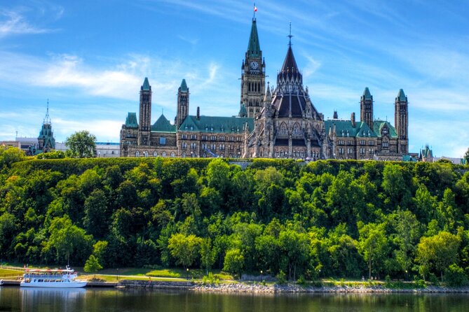 Ottawa Boat Cruise - Paul's Boat Line - Museums, embassies, and the Canadian Museum of History area