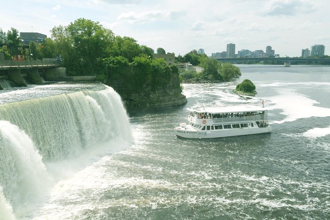 Ottawa Boat Cruise - Paul's Boat Line - On-board drinks, comfort, and staying warm for a 90-minute outing