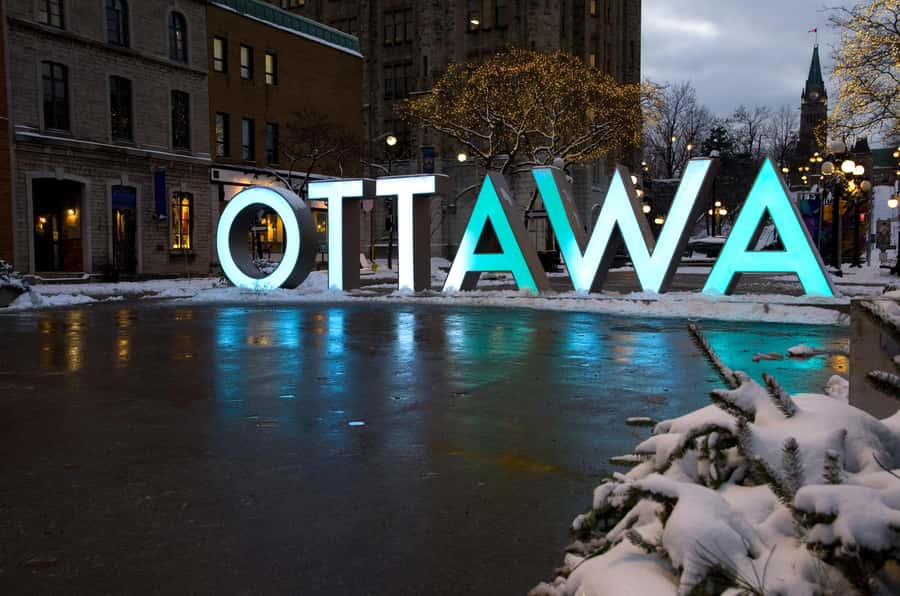 Ottawa: ByWard Market Food Tour with 7 Local Tastings - From Major’s Hill Park to the first bite, how the logistics actually feel