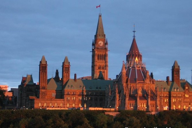 Ottawa City Tour by Land and Water - National War Memorial and Gatineau City Hall to close the circle
