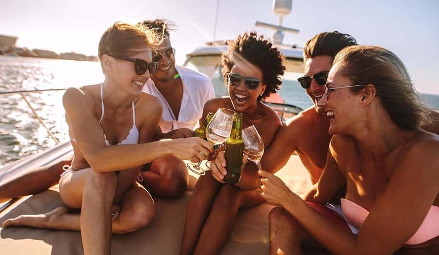 Ottawa: Downtown Yacht Cruise - Wed-Sun @ 6PM - 75 Minutes - A Stable Yacht With Space to Breathe (Not a Party Platform)