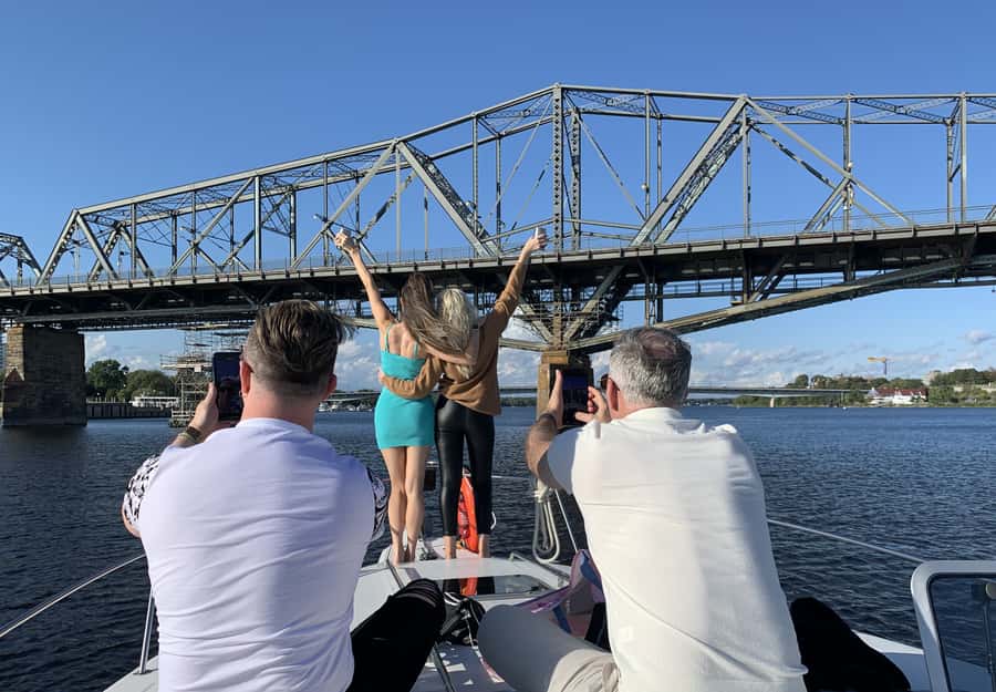 Ottawa: Downtown Yacht Cruise - Wed-Sun @ 6PM - 75 Minutes - The Route: Parliament, the Rideau Locks, and Alexandra Bridge at Golden Hour