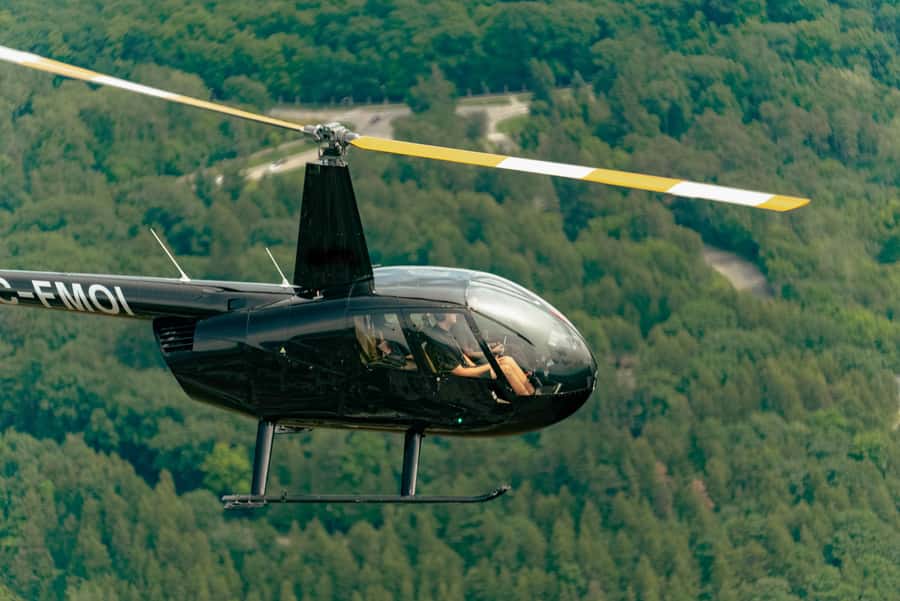 Ottawa Helicopter Tour: Fall Colors in Gatineau Park - What a Robinson R44 flight feels like, with headphones and panoramic windows