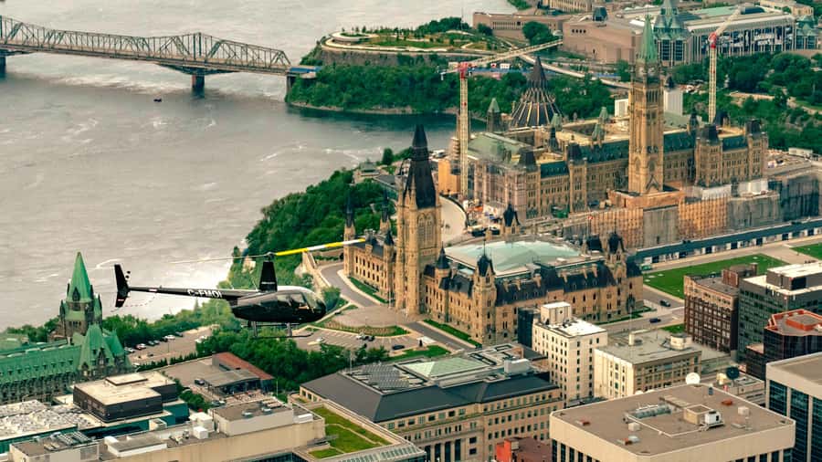 Ottawa Helicopter Tour: Fall Colors in Gatineau Park - Gatineau Park and the fall color factor, from lakes to forest edges