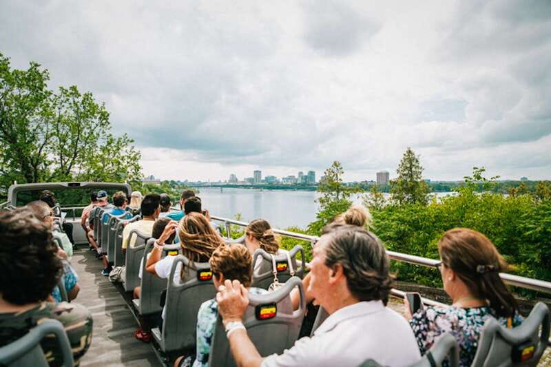 Ottawa: Hop-On Hop-Off Guided City Tour Pass - The 1.5-hour round trip you can stretch into a full day