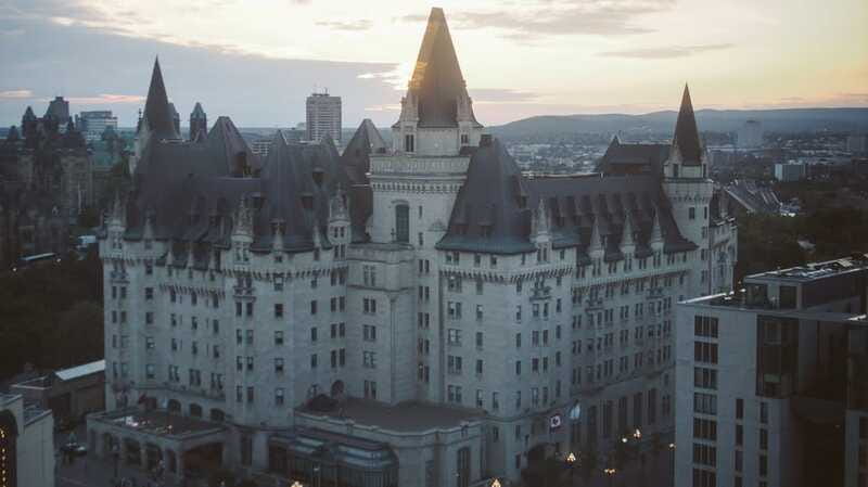 Ottawa: Private Walking Tour with a Local - The sightseeing flow: photos, viewpoints, and neighborhood time