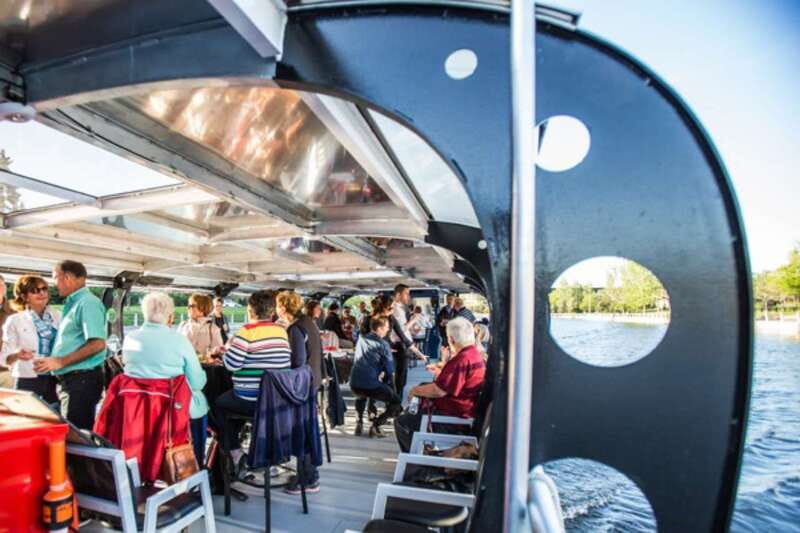 Ottawa: Rideau Canal Cruise - A 90-minute Rideau Canal cruise that starts in downtown Ottawa