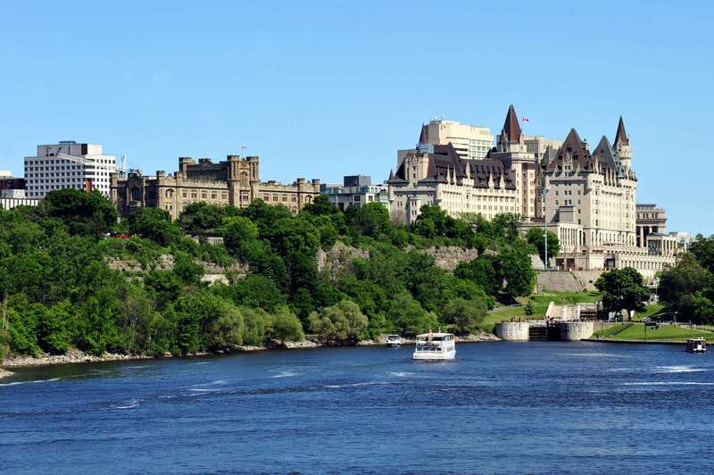 Ottawa: Sightseeing River Cruise - Live bilingual narration that makes the cruise feel like a real tour