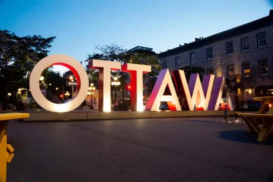 Ottawa: Small Group Night Tour With River Cruise - Photo stops that actually help you get the shot