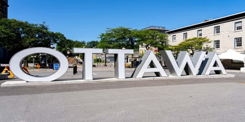 Ottawa: Small-Group Walking Tour with Boat Cruise - Rideau Canal or Ottawa river cruise, what the boat really adds