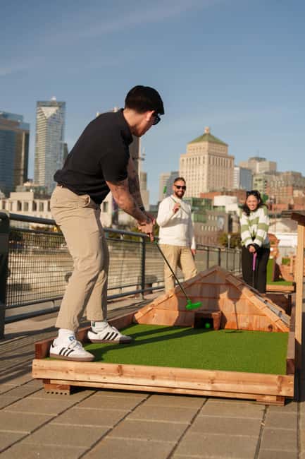Outdoor mini golf in Montreal - Quick hits you will notice right away
