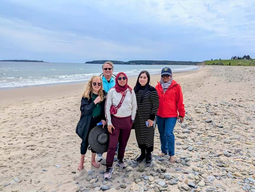 Peggy’s Cove, Lunenburg & 2 Hidden Gems – Full Day Tour - Lunenburg UNESCO time: colorful buildings and real lunch choices