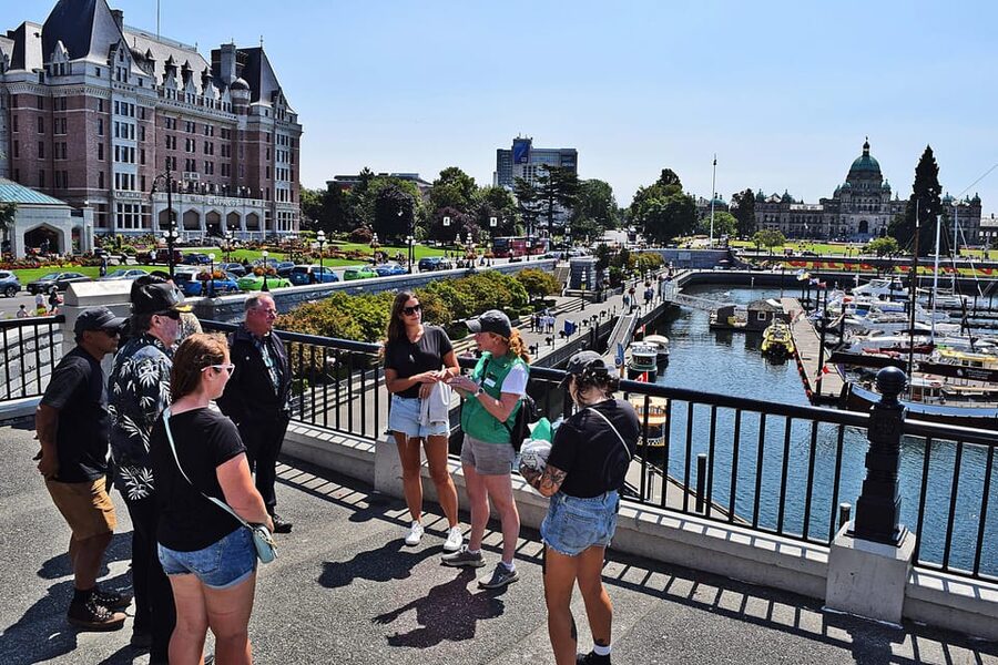 Pickle Pub Crawl: Ferry Rides and Appetizers - Tips to get the most out of your pub crawl night