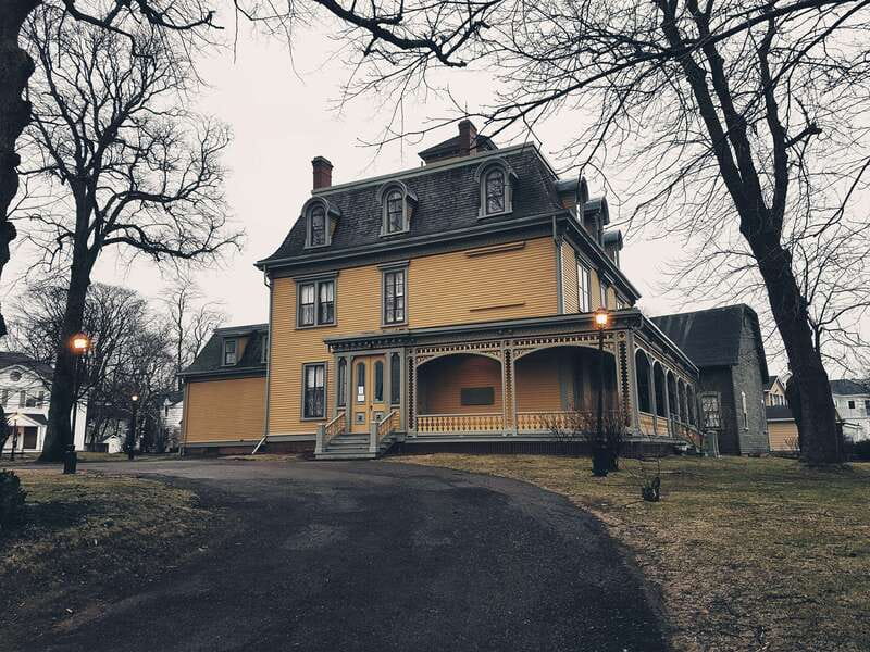 Prince Edward Island: Small Group Charlottetown Walking Tour - Charlottetown on Foot: Why This 2-4 Hour Loop Works
