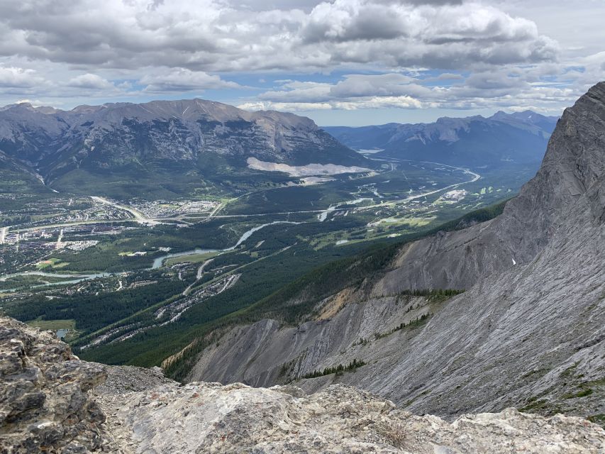 PRIVATE: Bear Country Hiking Tour - 4H Adventure - Guide quality: why Jacob’s approach matters on a summit-style hike