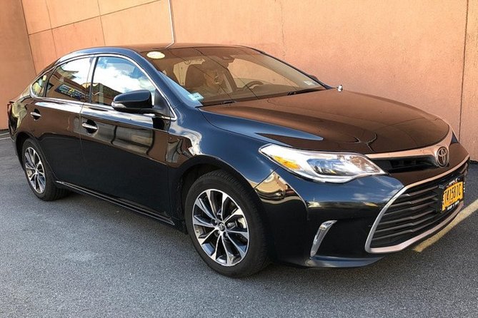 Private Departure Transfer to Toronto Pearson Airport (YYZ) - Vehicle Comfort for Up to 3 or Up to 5 Passengers