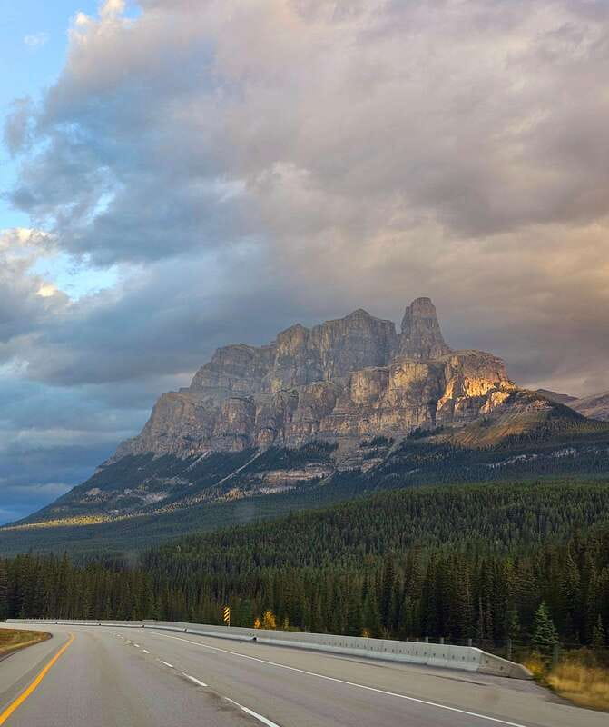 Private Tour Banff/Emerald Yoho Customized Sightseeing - Lake Louise photo stop plus a real look, about 80 minutes