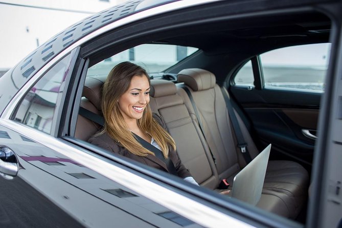 Private Transfer from Vancouver Airport (YVR) - Meet and greet at YVR, where to actually find your driver