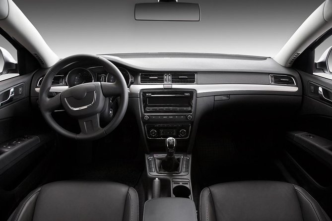 Private Transfer from Vancouver Airport (YVR) - Private vehicle logistics, luggage, and the real size limits