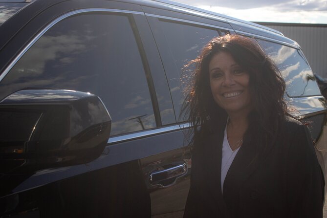 Private transfer from YQB (QUEBEC) Airport to downtown - The Included 60-Minute Wait That Saves Delayed Flights