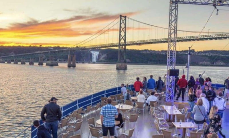 Québec City: 2-Hour Cocktail & DJ Evening Cruise - Where the skyline fits in, and how to get better views