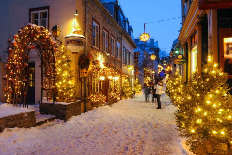 Quebec City: Christmas Magic Walking Tour in Old Quebec - Château Frontenac: The Photo Stop With Real Context