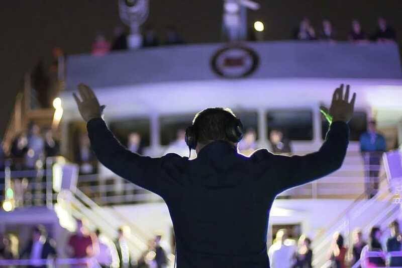 Québec City: Evening Cruise with Live DJ - Quai Chouinard Check-In and Parking Reality