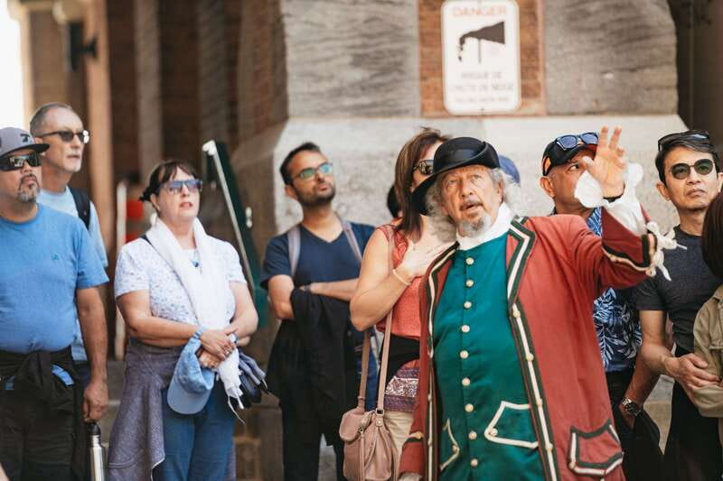 Quebec City: Guided Tour of Fairmont Le Château Frontenac - Meeting at Au 1884, then finding the character fast