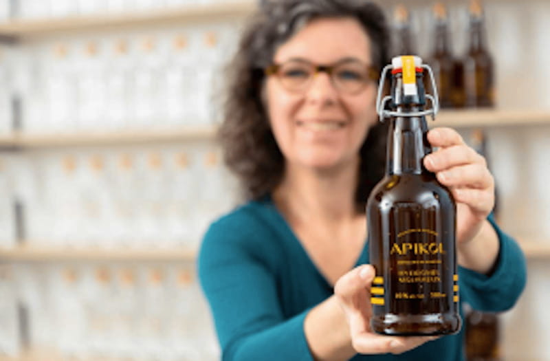 Quebec City: Honey and Distillery Tour with Tasting - From honey extraction to fermentation: what changes inside the tank