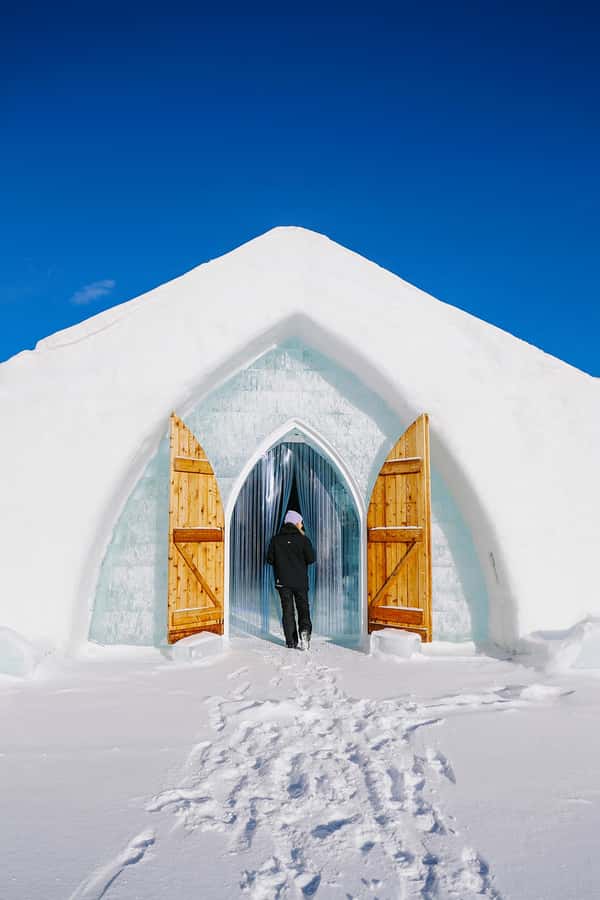 Quebec City: Hotel de Glace Ice Hotel Visit - Grand Hall First Look, Then Rooms and Themed Suites